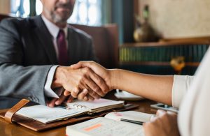 What to Expect When Meeting With a Personal Injury Lawyer